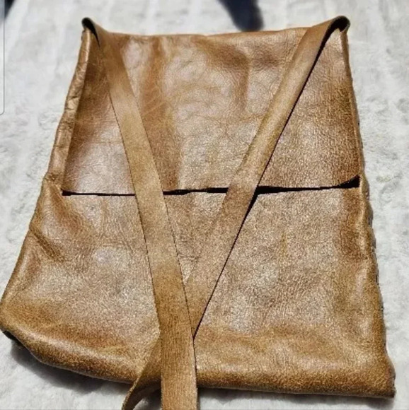 Unique Genuine Leather Studded Messenger Bag Crossbody Handbag Excellent Cond - Picture 2 of 6